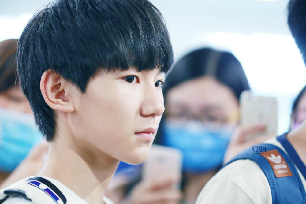 TFBOYS王源 150622北京赴南京 cr:你是豆奶味儿的呀