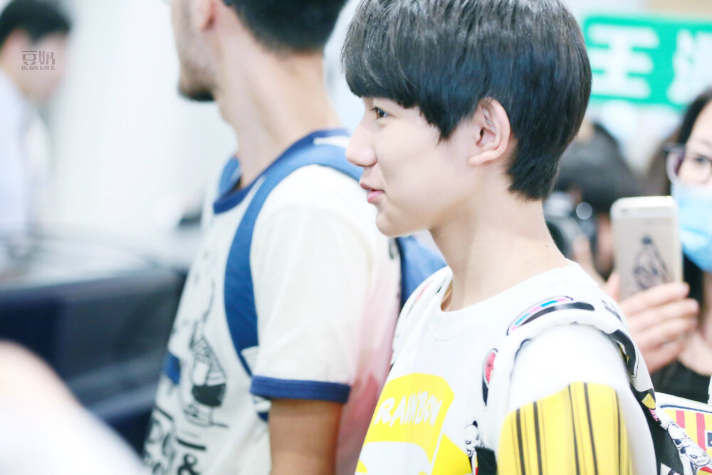 TFBOYS王源 150622北京赴南京 cr:你是豆奶味儿的呀