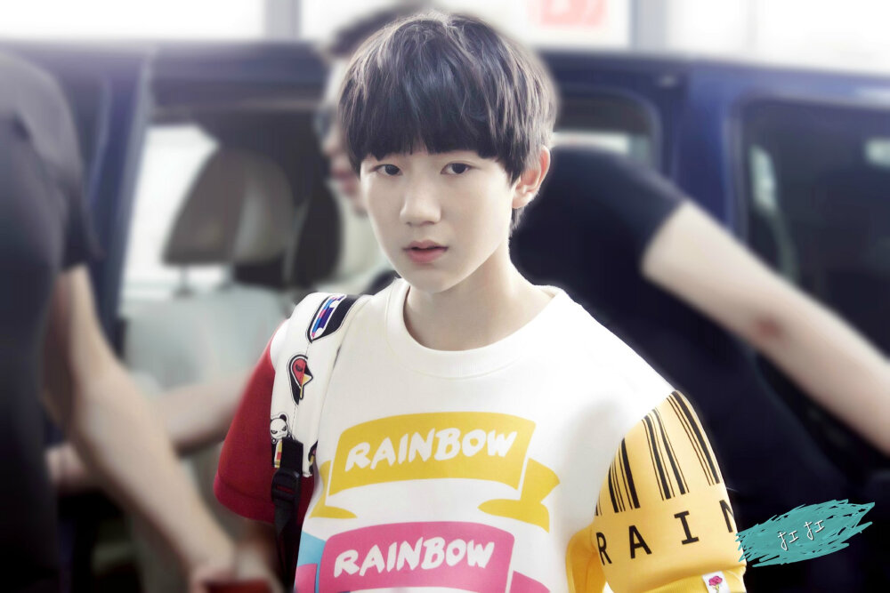 TFBOYS王源 150622北京赴南京 cr:扛扛扛扛起你的奶源来