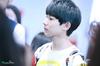 TFBOYS王源 150622北京赴南京 cr:源苏二班