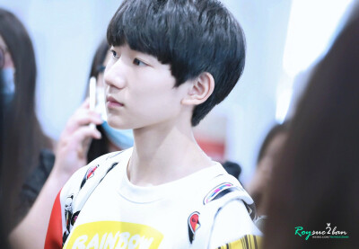 TFBOYS王源 150622北京赴南京 cr:源苏二班