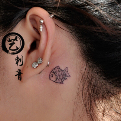耳后简单小纹身-沈阳纹身-艺刺青