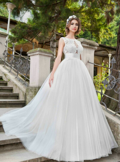 Maya Fashion 2015 Wedding Dresses 充满华丽花边的细节和复杂的珠绣和刺绣,Maya时尚婚纱礼服的设计是浪漫的，复杂的和永恒的.