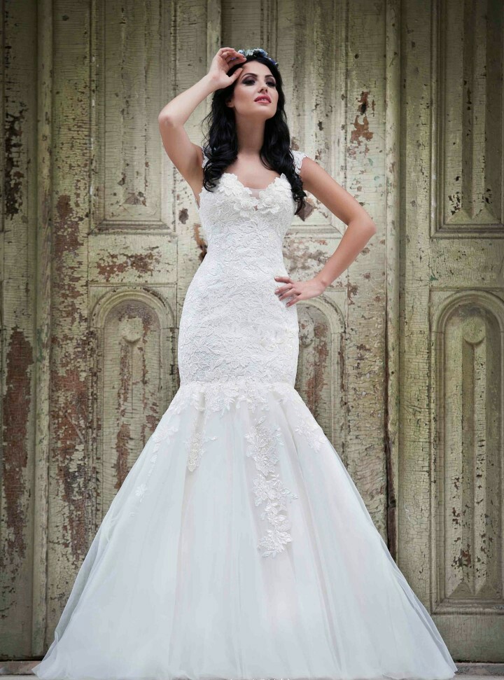 Maya Fashion 2015 Wedding Dresses 充满华丽花边的细节和复杂的珠绣和刺绣,Maya时尚婚纱礼服的设计是浪漫的，复杂的和永恒的.