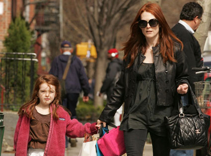 披头散发的红鬼鬼