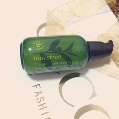 #自用推荐#Innisfree小绿瓶～ 我是干皮～～～洗完脸涂，吸收很快，可是对我来说还是需要继续用保湿产品。油皮的只需要涂一次就足够了 。味道很香，绿茶味很浓～入手价125 超级学生价！！！