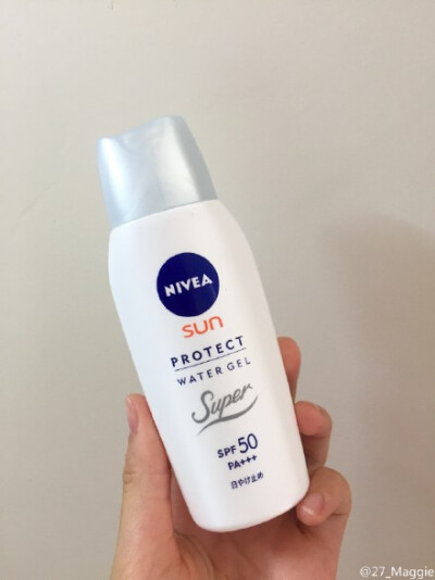 【种草。安利】NIVEA妮维雅防晒，SPF50，PA+++，容量80G。我也不清楚能用多久，因为我不是每天都抹身体防晒，我很少出门而且常穿长裤，也就抹抹手臂。这个身体防晒很经济划算，使用感也不错清爽水润无负担。但是我不…