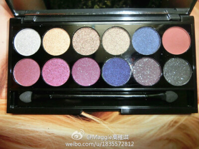 【种草。安利】Sleek vintage romance palette141，今年秋冬人手一盘真是有它的理由。粉质比以往细了很多，配色非常美，是非常适合秋冬的暖调紫棕色系，好一个复古浪漫眼影盘啊！