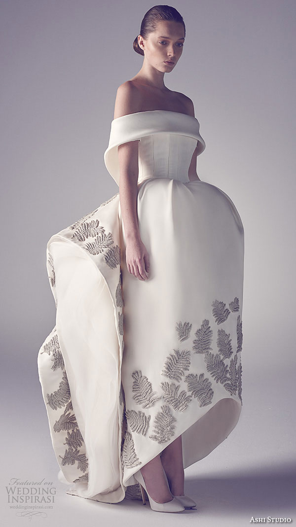 Ashi Studio 释出2015春夏定制婚纱系列LooK，整个系列如梦似幻，令人仿佛坠入人间仙境。此次设计的灵感来源于2009年的电影《Grey Gardesn（灰色花园）》，故事与一位永远的缪斯女神有关，她的名字是杰奎琳·肯尼迪。