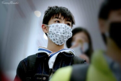 #王俊凯# #TFBOYS王俊凯# #TFBOYS# 141126 北京至重庆 cr：logo