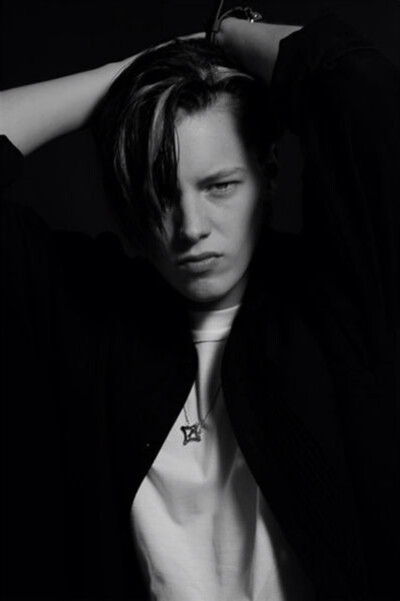 瑞典女模Erika Linder 神似莱昂纳多