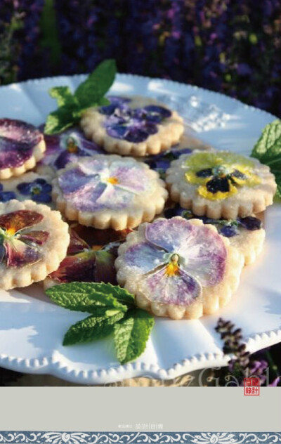 「花食」古人以花入馔，爱花成痴。朝饮木兰之坠露兮，夕餐秋菊之落英。
比如宋代林洪在《山家清供》中记载：“将梅花瓣洗净，用雪水煮；待白粥熟时同煮。” 明代王象晋在《群芳谱》中写道：“玉兰花馔。花瓣洗净，拖…