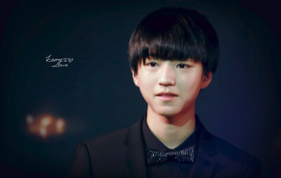 #王俊凯# #TFBOYS王俊凯# 再明灿的繁星也比不过你眉眼间的流光溢彩。@TFBOYS-王俊凯