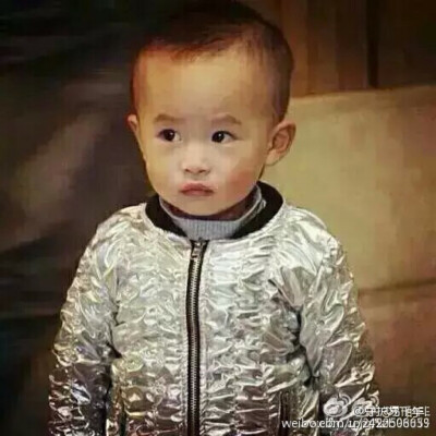 易烊千玺他弟是我男神你造吗 易烊千玺也是我男神 一个小男神 一个我去男票