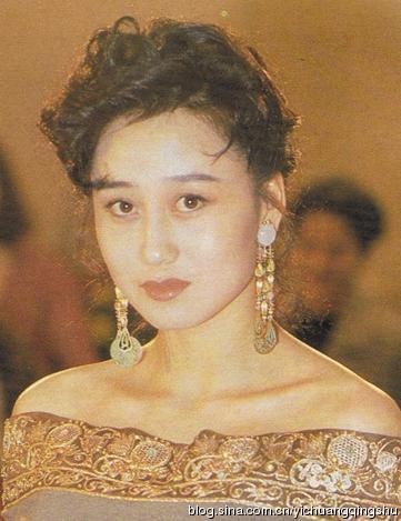  利智(Nina Li Chi），1961年12月31日出生于上海，1981年随父移居香港。中国香港女演员，1992年宣布退出演艺圈。 1983年赴美国旧金山大学攻读商业经济学，开始了留学生涯。1986年回到香港，参加亚洲小姐选举获冠军…