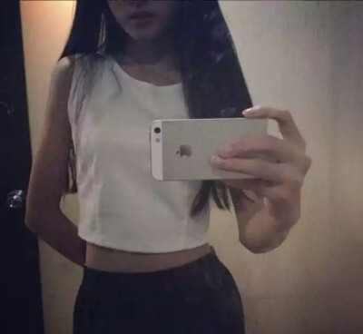 女生头像 by : 我姓梁却并非你良人