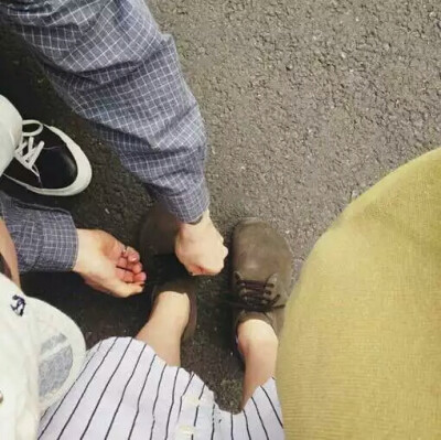 女生头像 by : 我姓梁却并非你良人