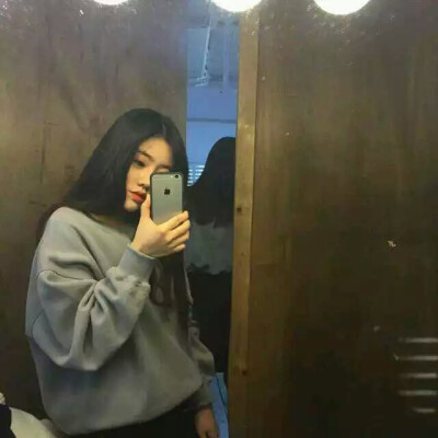 女生头像 by : 我姓梁却并非你良人