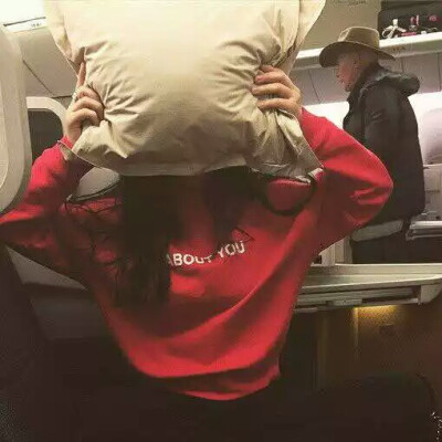 女生头像 by : 我姓梁却并非你良人