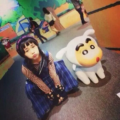 女生头像 by : 我姓梁却并非你良人