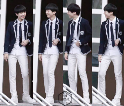 #王俊凯##TFBOYS王俊凯#看腿。crlogo