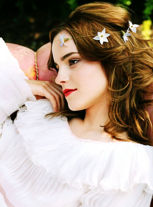艾玛·沃特森（Emma Watson），1990年4月15日出生于法国巴黎，英国女演员。2000年8月，艾玛·沃特森被电影《哈利·波特》选中饰演赫敏·格兰杰。