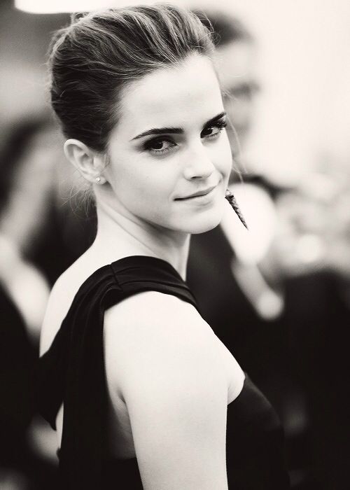 艾玛·沃特森（Emma Watson），1990年4月15日出生于法国巴黎，英国女演员。2000年8月，艾玛·沃特森被电影《哈利·波特》选中饰演赫敏·格兰杰。