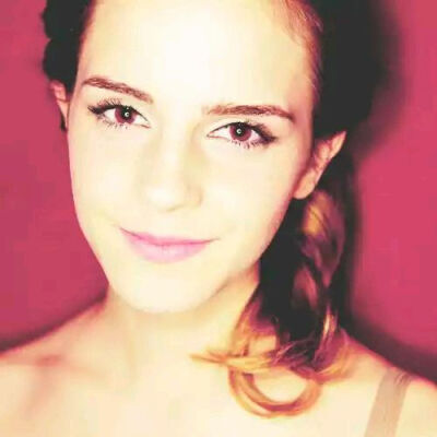 艾玛·沃特森（Emma Watson），1990年4月15日出生于法国巴黎，英国女演员。2000年8月，艾玛·沃特森被电影《哈利·波特》选中饰演赫敏·格兰杰。