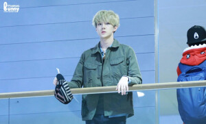  EXO 相爱吧！WE ARE ONE!   KRIS  LUHAN  LAY张艺兴 XIUMIN金珉硕 CHEN金钟大 TAO    K SUHO金俊勉 KAI金钟仁 D.O度庆洙 BAEK HYUN边伯贤 SEHUN吴世勋 CHAN YEOL朴灿烈  from.Alexia孙承冬 图源见logo
