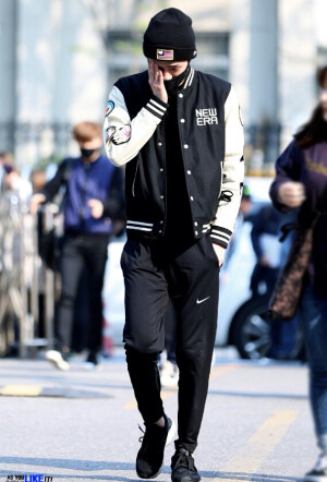  EXO 相爱吧！WE ARE ONE!   KRIS  LUHAN  LAY张艺兴 XIUMIN金珉硕 CHEN金钟大 TAO    K SUHO金俊勉 KAI金钟仁 D.O度庆洙 BAEK HYUN边伯贤 SEHUN吴世勋 CHAN YEOL朴灿烈  from.Alexia孙承冬 图源见logo