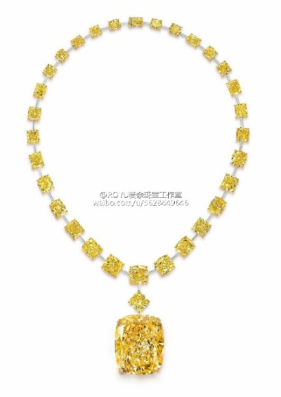 罕见的 Fancy Intense 黄钻——「The Golden Empress」，重达132.55克拉，采用枕形切割，Graff 将其作为挂坠镶嵌在一条钻石项链上，由30颗枕形切割黄钻作为陪衬。