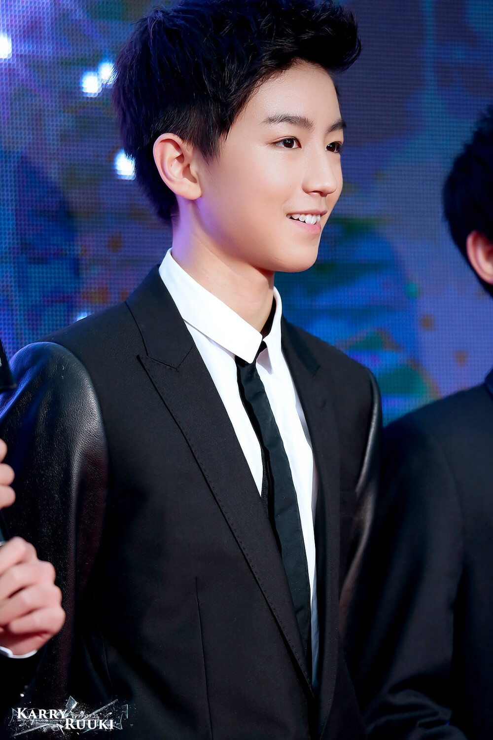 #王俊凯# #TFBOYS王俊凯# #TFBOYS#141125 腾讯V视界红毯 cr：咕噜蘑菇汤