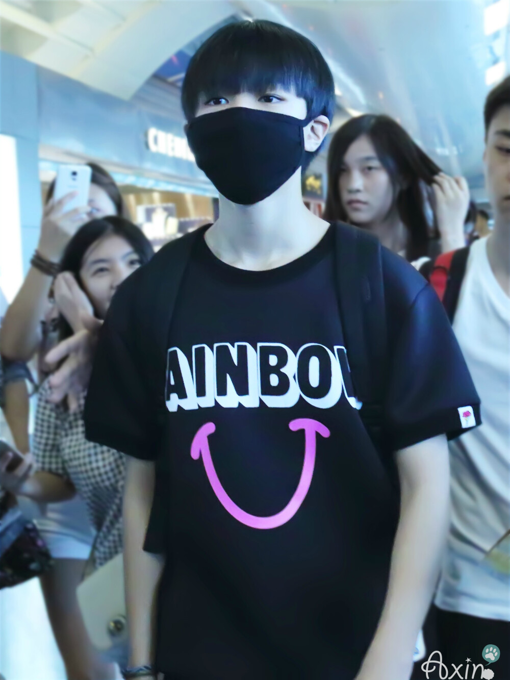 #王俊凯# #TFBOYS王俊凯# #TFBOYS# 150702 重庆至北京 cr：AAAA-AXIN