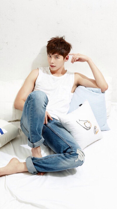 LEEJONGSUK