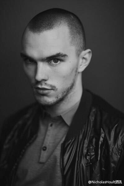 尼古拉斯·霍尔特（Nicholas Hoult），1989年12月7日出生于英国伯克希尔沃金厄姆，英国男演员。