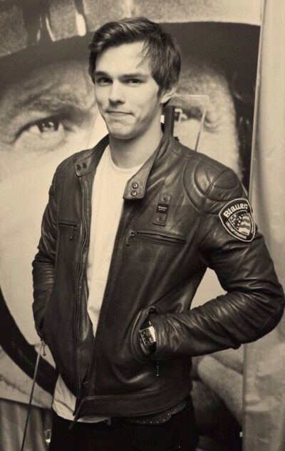 尼古拉斯·霍尔特（Nicholas Hoult），1989年12月7日出生于英国伯克希尔沃金厄姆，英国男演员。