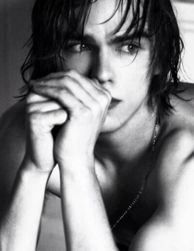 尼古拉斯·霍尔特（Nicholas Hoult），1989年12月7日出生于英国伯克希尔沃金厄姆，英国男演员。