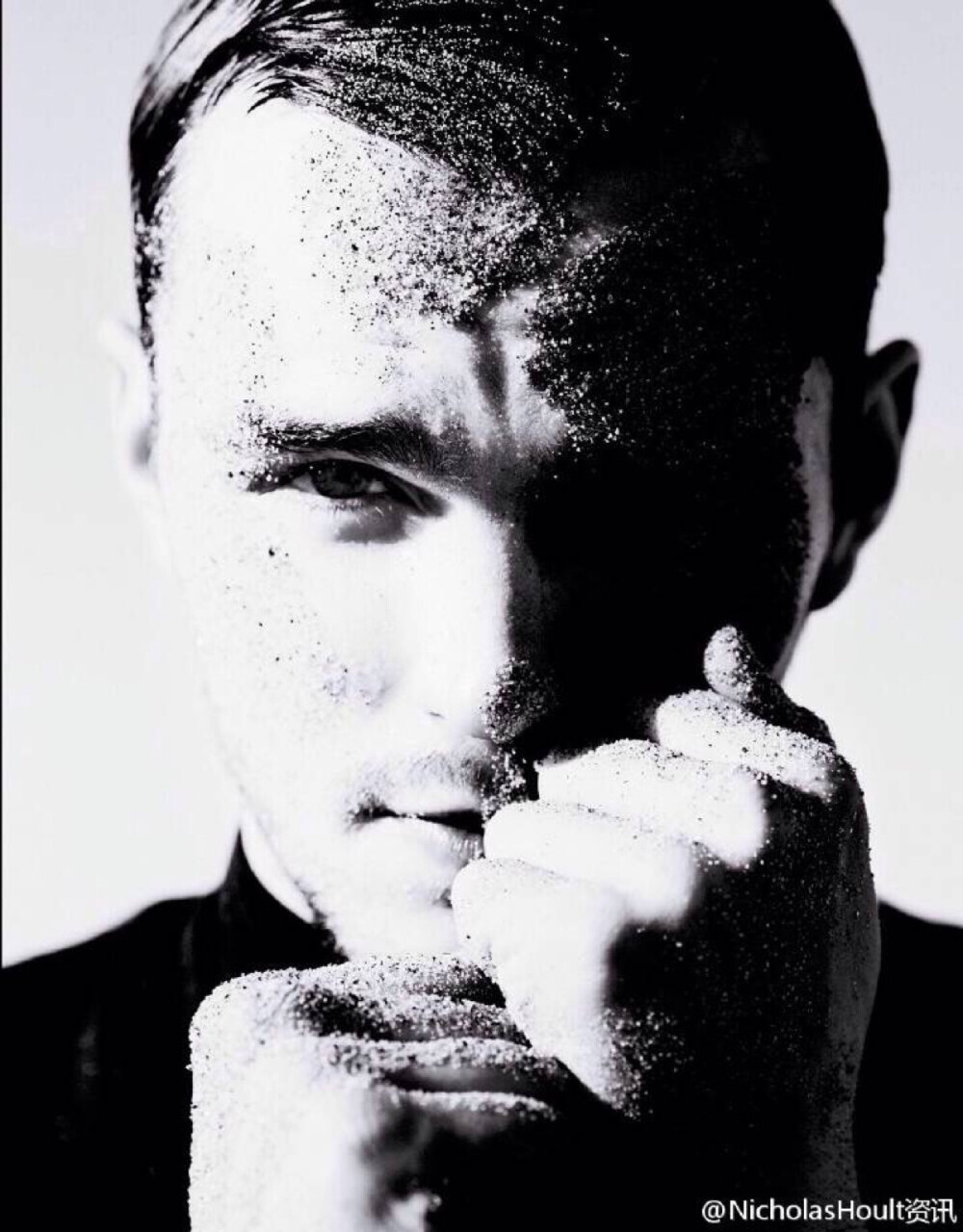 尼古拉斯·霍尔特（Nicholas Hoult），1989年12月7日出生于英国伯克希尔沃金厄姆，英国男演员。