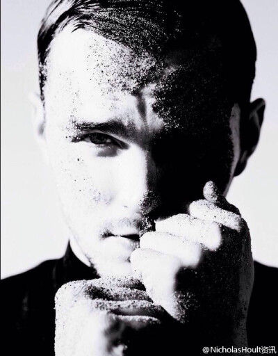 尼古拉斯·霍尔特（Nicholas Hoult），1989年12月7日出生于英国伯克希尔沃金厄姆，英国男演员。