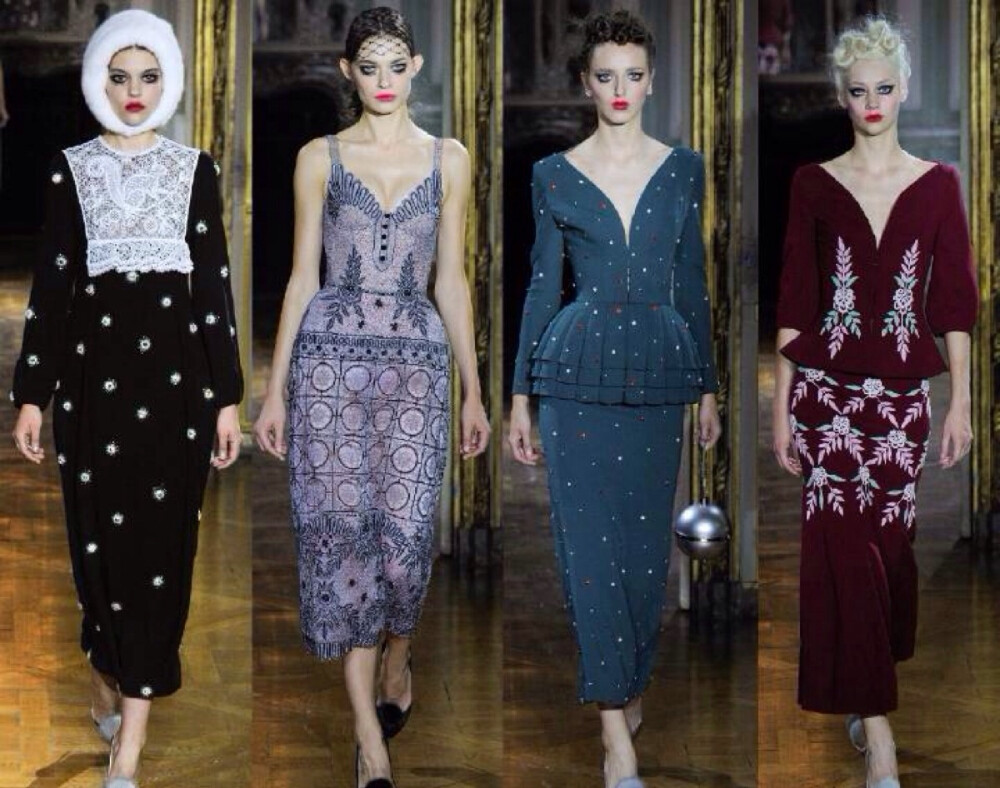 Ulyana Sergeenko Haute Couture Fall 2015 Paris.2015春夏有传因经济状况而放弃办秀的俄罗斯名媛Ulyana Sergeenko,在2015秋冬巴黎高级定制时装周再度恢复秀场形式展示新系列.依旧围绕俄罗斯情愫展开,灵感来自前苏联时代生活在圣彼得堡各阶层&amp;quot;标准公寓&amp;quot;里的女人们.