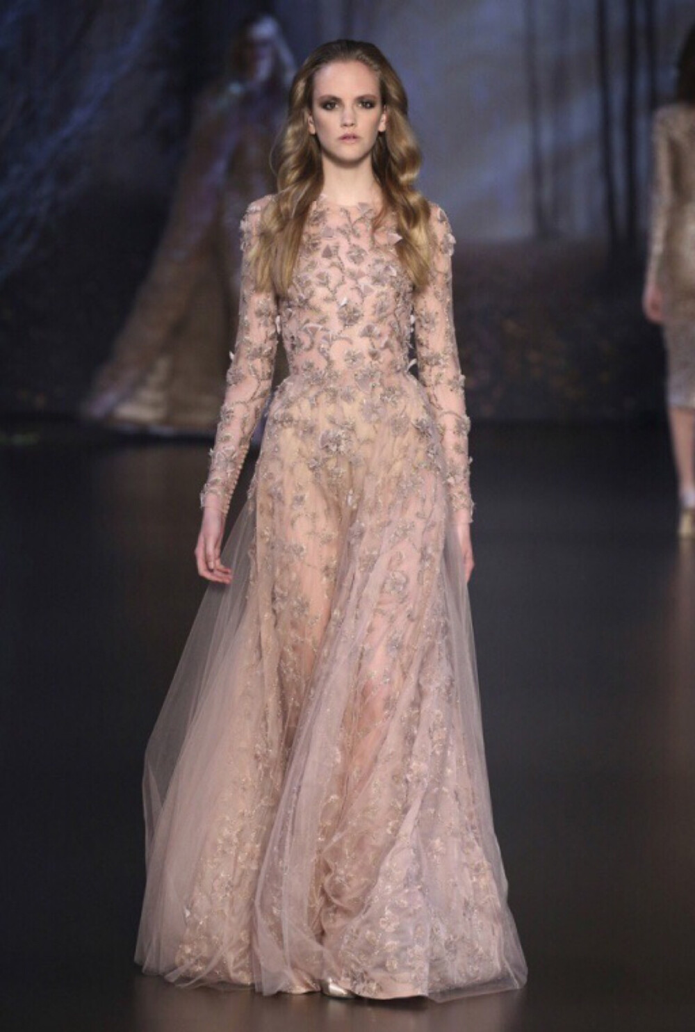 【衣睹为快时装周】Ralph &amp;amp; Russo Couture F/W 2015 汇聚心血的手工艺杰作！金色、白色和玫瑰色的华服 华服霓裳 服饰风尚