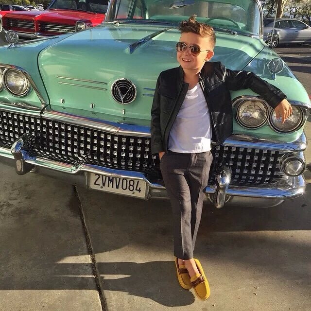 alonso mateo的妈妈经常会带他去dior, gucci等一线大牌童装店