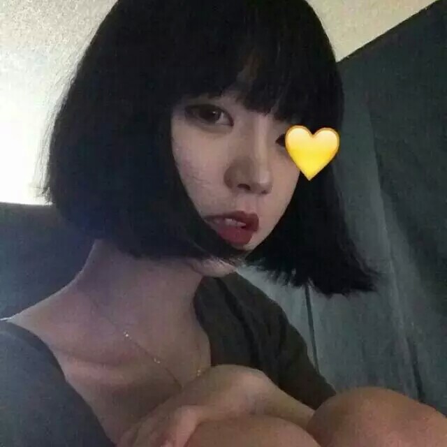 短发女生头像