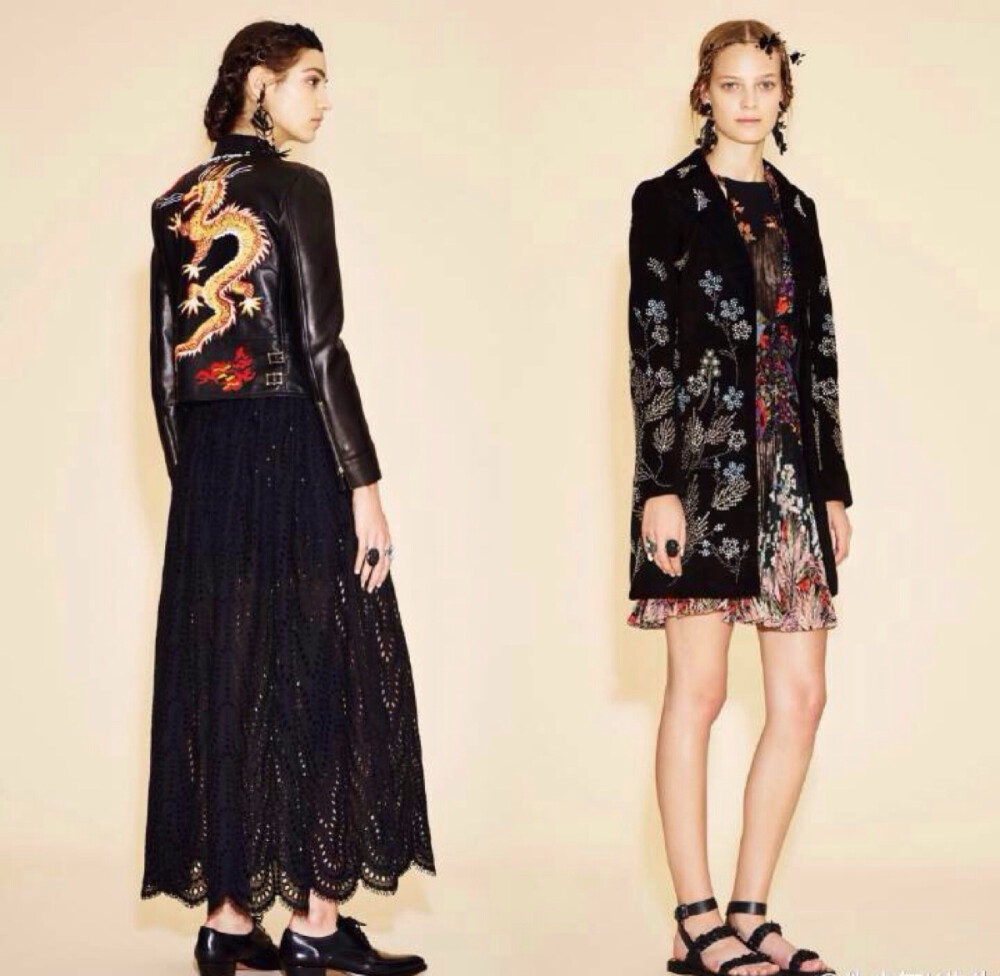 Valentino Resort 2016 (Part 2). 从著名时尚作家Diana Vreeland“眼睛旅行”的观点出发,Valentino不断在仙女风格中融入更多地域特征的细节,比如2016早春度假中不但有美洲部落图案,动物花草图案与非洲地图,来自东方的龙也在街头感的机车外套上方表现了出来.而仙裙与这样街头化单品的组合,也变得更有趣.