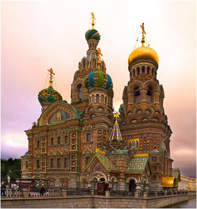 ▌37）俄罗斯圣彼得堡的滴血大教堂：这是世界上最五彩缤纷的教堂，非常壮观。
