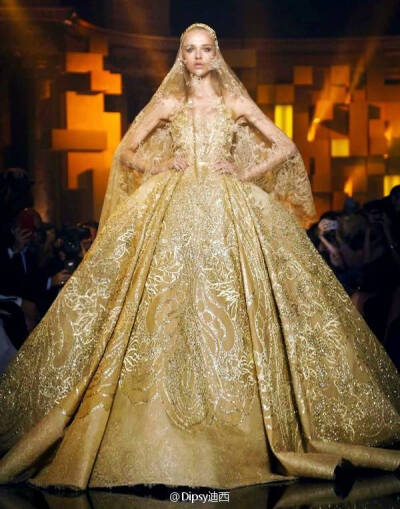 Elie Saab Haute Couture F/W 2015┃ 仙女？！什么鬼~~~当烦了仙女熏腻了仙气，这一季请集体披上金丝银线手工打造的鎏金刺绣战袍做女王！！！