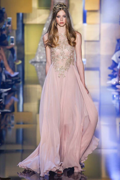 金鑽女皇駕到！！Elie Saab Fall 2015 Haute Couture嘅夢幻系列！如果成個衣櫃都係佢嘅裙就好！哈哈～