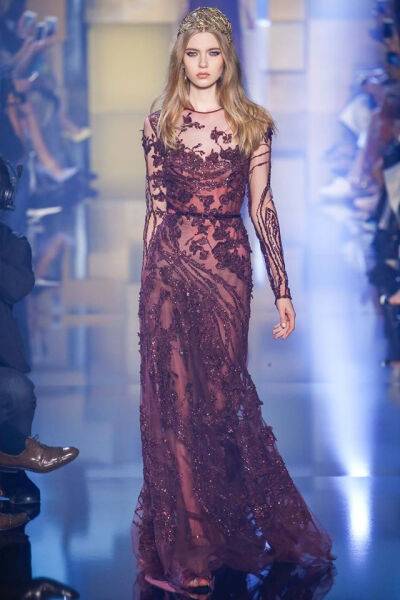 金鑽女皇駕到！！Elie Saab Fall 2015 Haute Couture嘅夢幻系列！如果成個衣櫃都係佢嘅裙就好！哈哈～