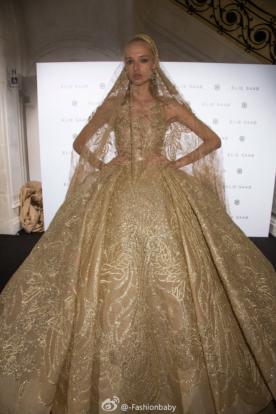 Backstage Elie Saab Fall 2015 Couture。仙女们在后台~