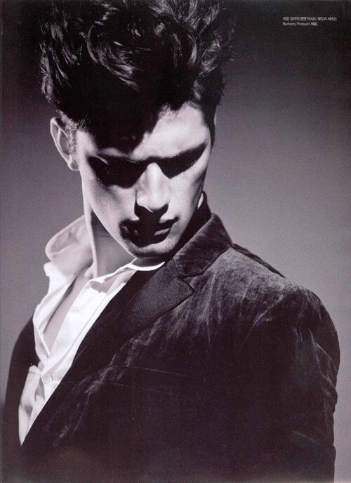 Sean Opry(肖恩·奥普瑞) 1989年7月5日出生于美国佐治亚州Kennesaw ，是T台传奇的当红男模。 身高186cm。17岁出道，肖恩·奥普瑞 (Sean Opry) 刚出道即光速爆红，现在是 CK 的最新代言人。2014年出演Taylor Swift新曲Blank Space MV男主角。